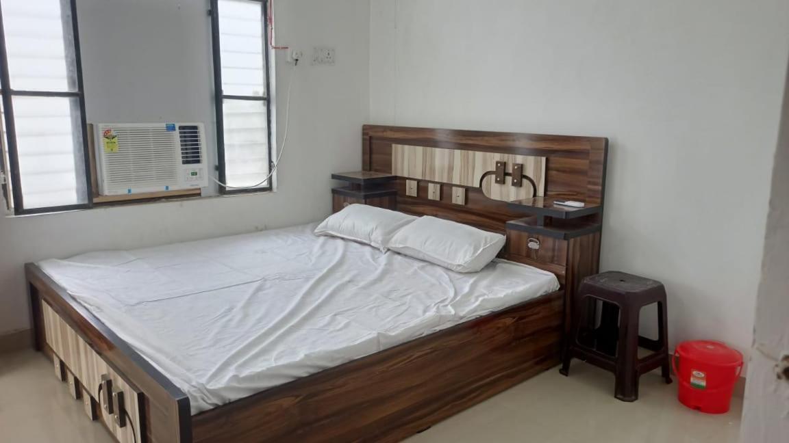 Sriram Homestay 01 Km To Sri Ram Mandir Ayodhya Exterior photo