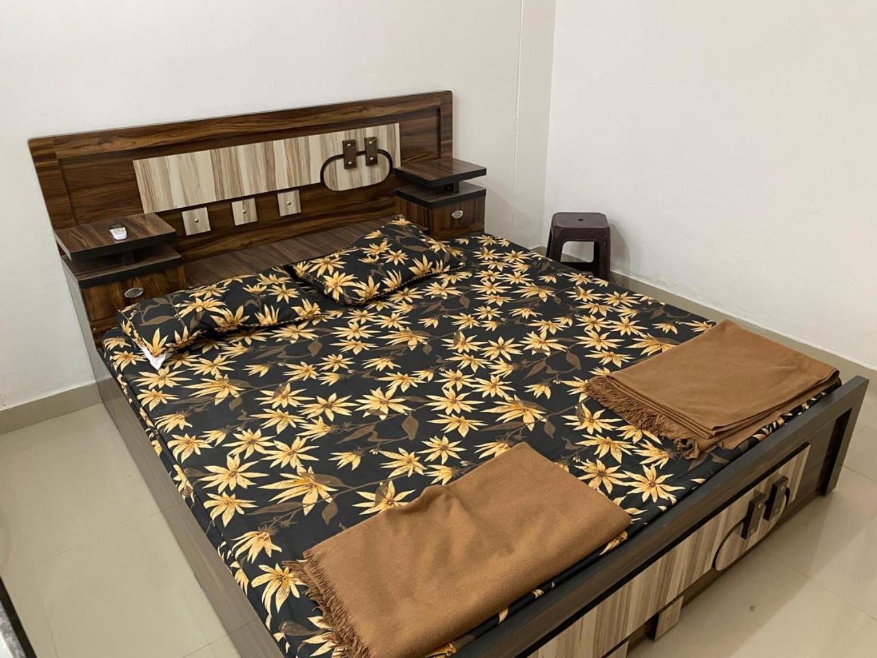 Sriram Homestay 01 Km To Sri Ram Mandir Ayodhya Exterior photo